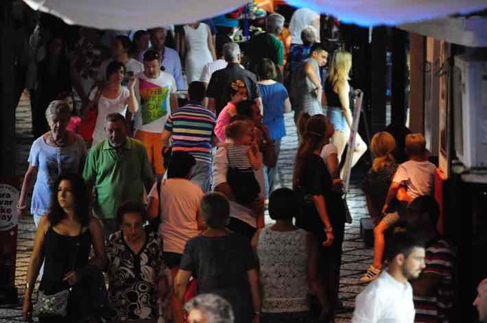 El comercio de Almucar celebra este sbado su primera  shopping night del verano 2017